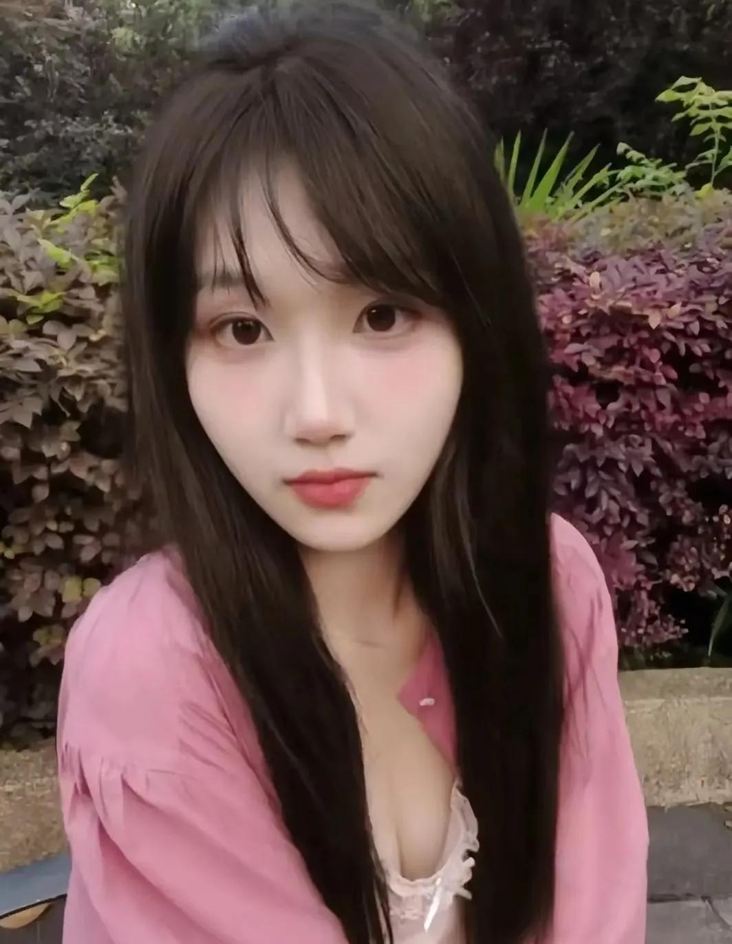 我张这个样子，一直不满意自己的脸型，大家看看我这脸型你们喜欢吗？满分10，你们能
