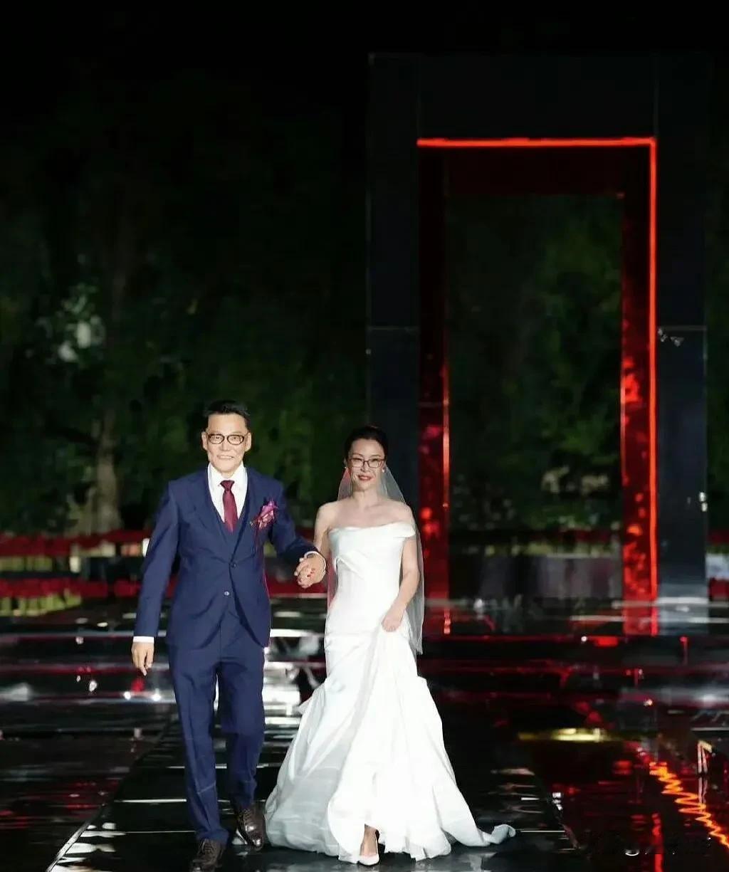 李国庆娶了他的北大校友张丹红，两人还举办了婚礼，想不到李国庆在60多岁的年纪依然