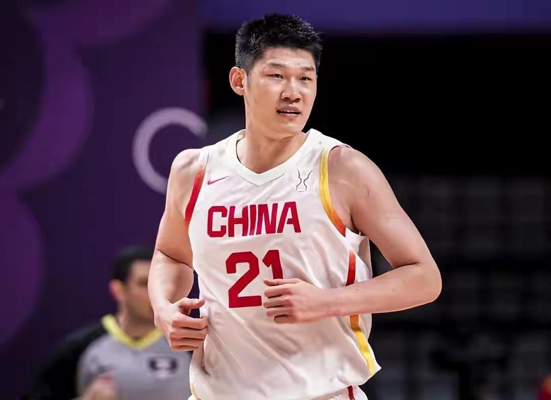 太黑了！脸都不要了！裁判那是真看不见啊！这样日本队还能输！中国男篮小伙子们今天[