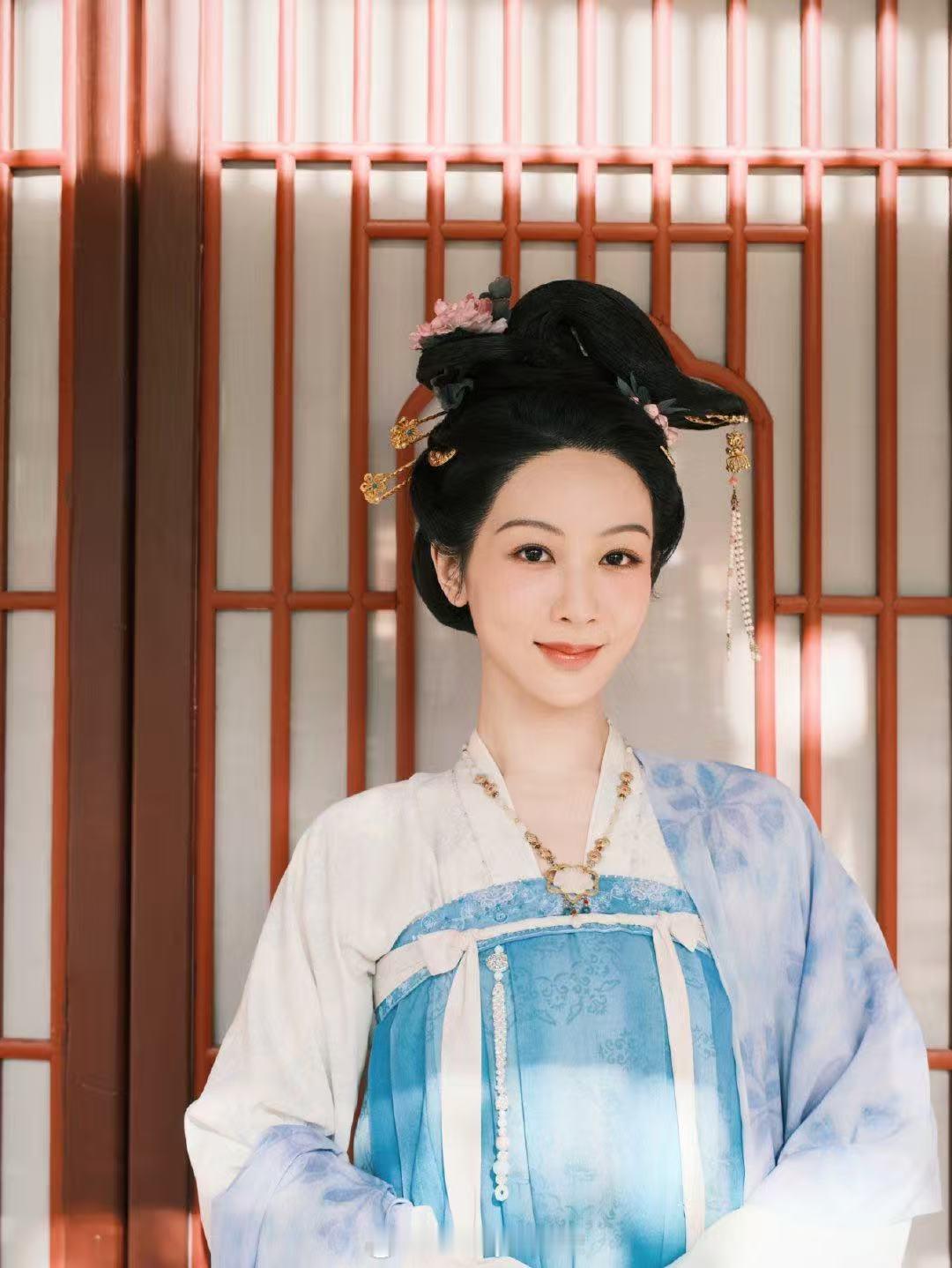 宝子们，准备好纸巾，锦绣芳华湖南卫视今晚开播 ，预告里的糖和刀已经让我疯狂心动又