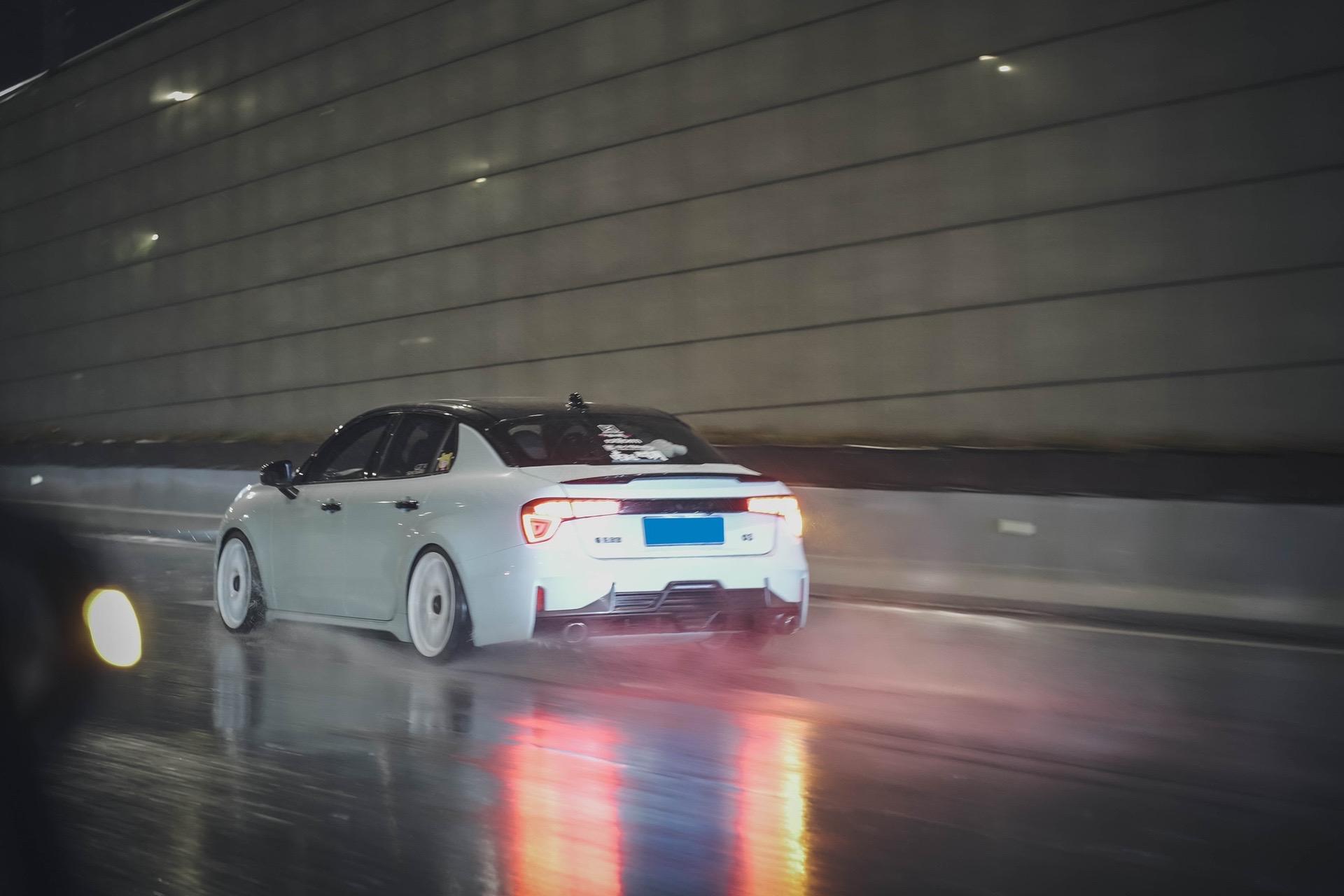 雨停了 再送伞就没意思了