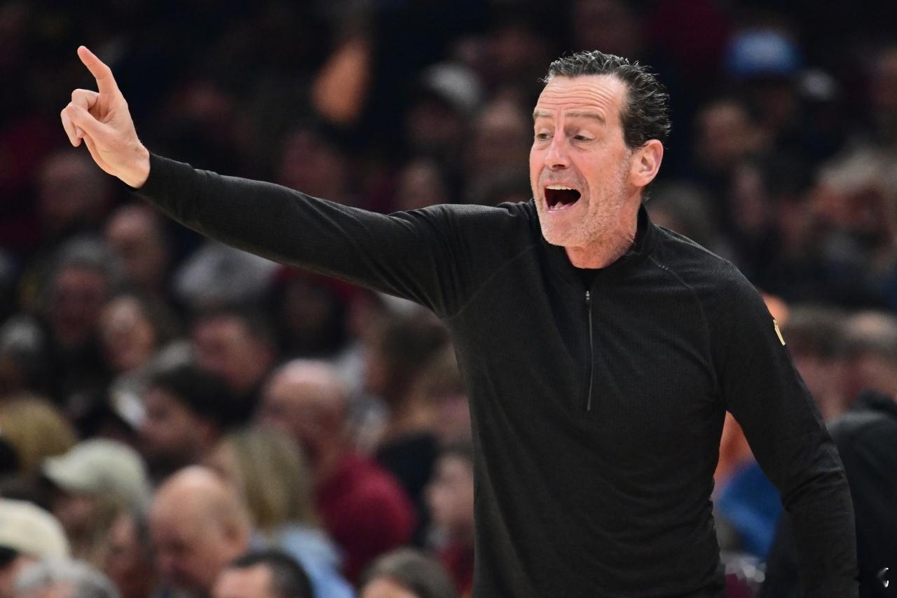 近几年的NBA，师傅给徒弟当助教的也有先例，比如沃格尔目前就在独行侠给基德当助教