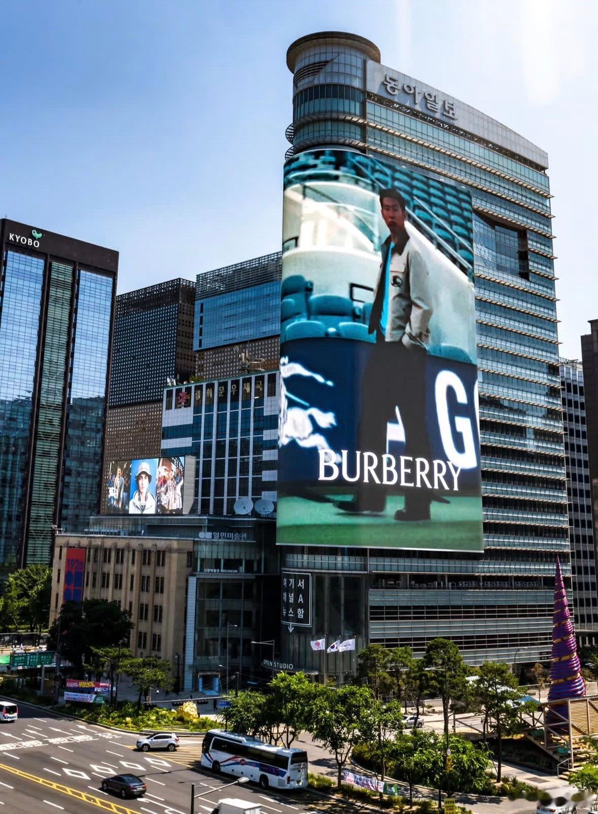 💥💥米卡 for Burberry 'A Good Sport' 2026 