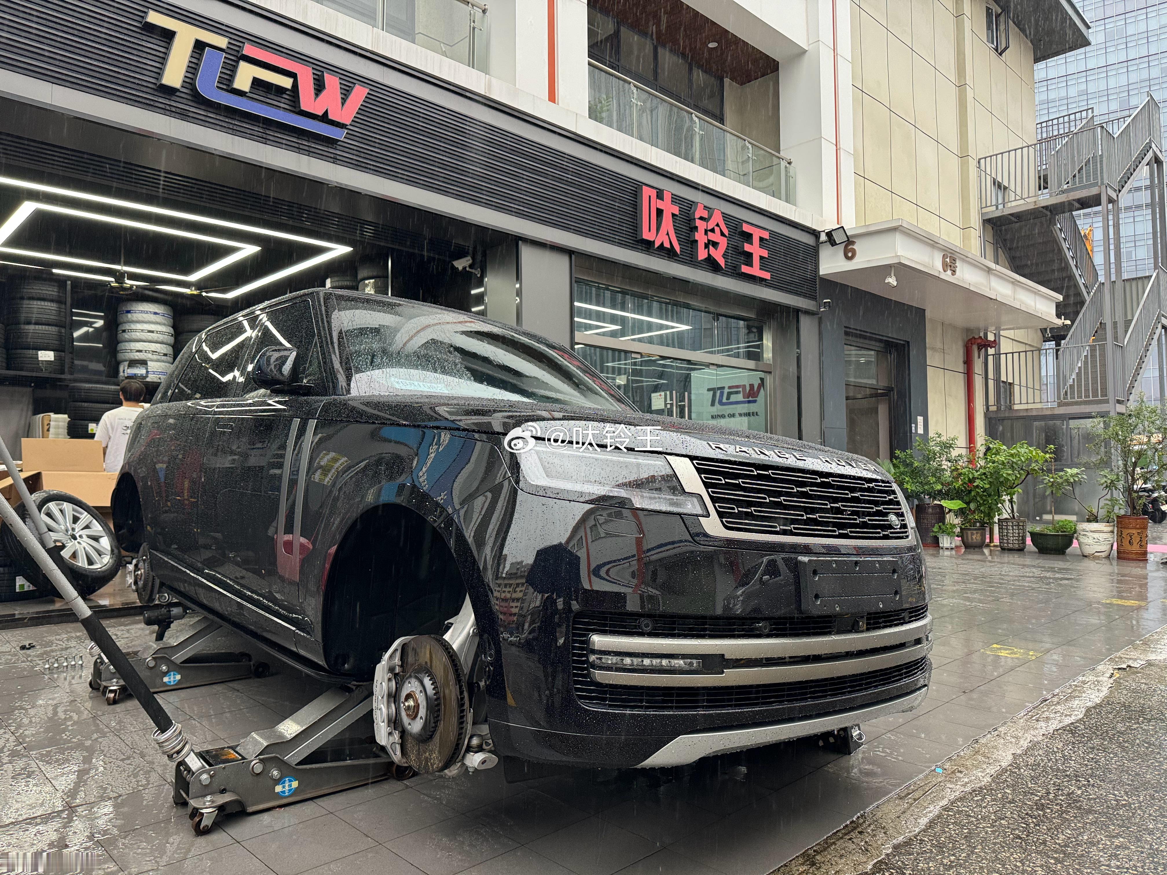 提新车  ，路虎揽胜  换新鞋 