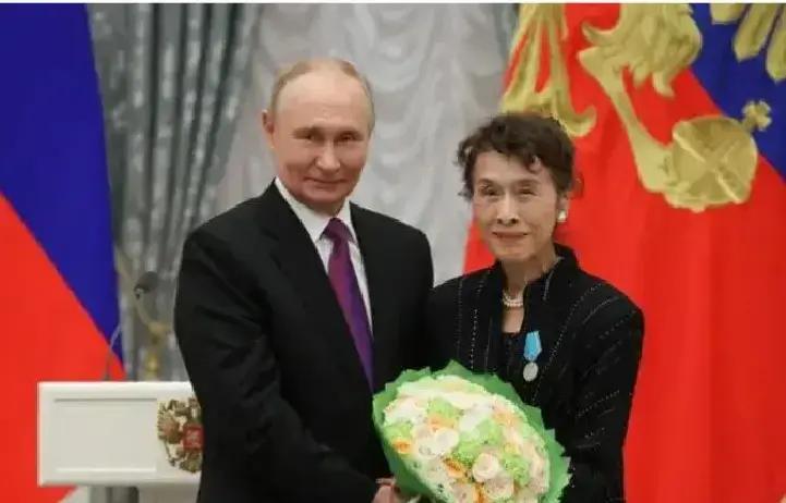 快讯！快讯！。
 
俄罗斯总统普京突然宣布了。
 
11月4日，正赶上“民族团结