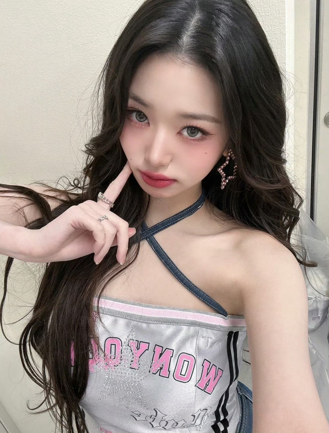 张元英一伸出手我就坐下去了 