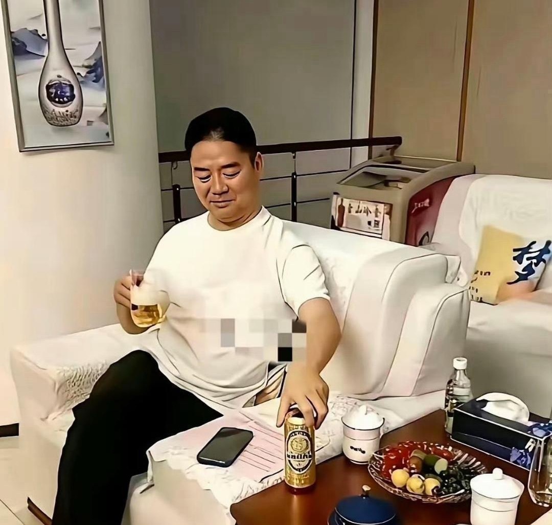 很多时候你会发现，真正富足的人，生活反而越发简单通透。如果你不信，可以看看刘强东