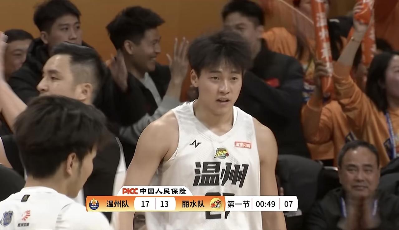 又是加时取胜！今晚的赢家只有一个！丽水队！
让我们大声喊出那五个字！丽水总冠军！