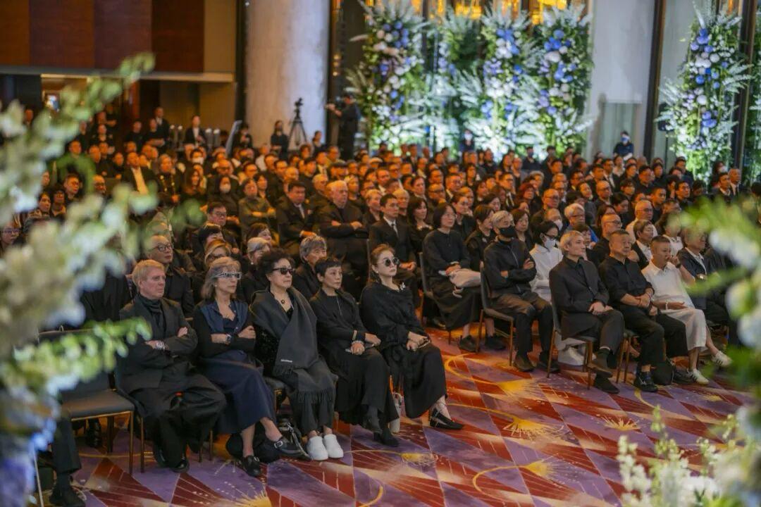 施南生追思会座次曝光，成龙坐在第7排

一张追思会内场座位照片，引起了不少讨论。