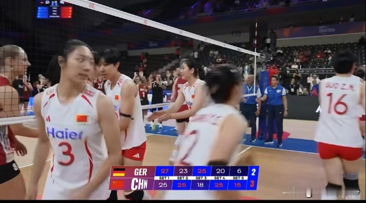中国女排决胜局打疯了，3-2战胜德国，土耳其站开门红!
女排世联赛土耳其站，中国