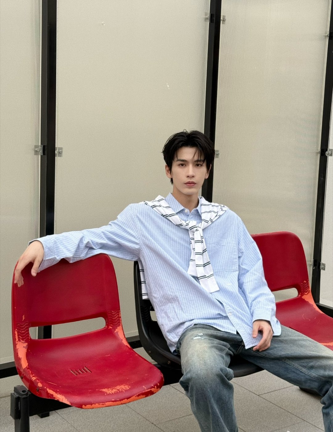 张凌赫与名媛合影就是说嘛，快乐从未改变！ 