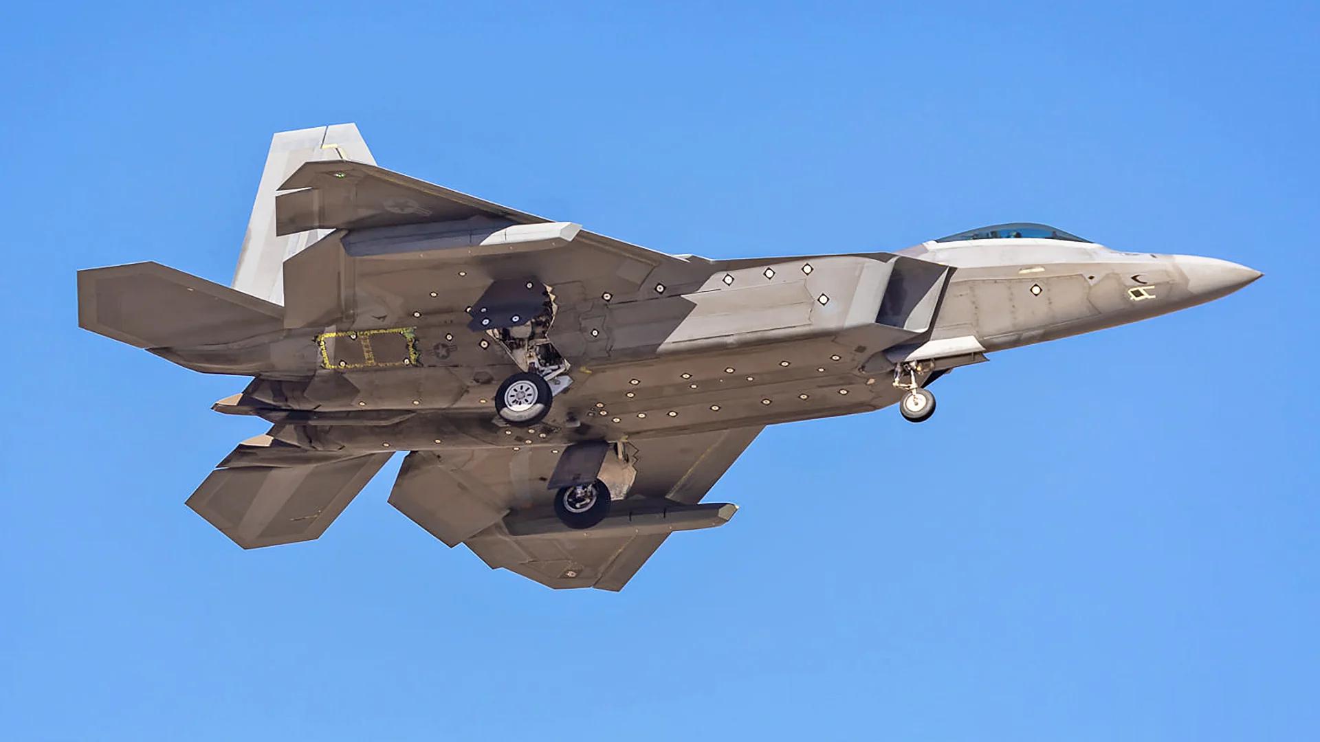 F-22测试隐形吊舱，来自德华兹空军基地第411测试和评估中队的F-22，去年的