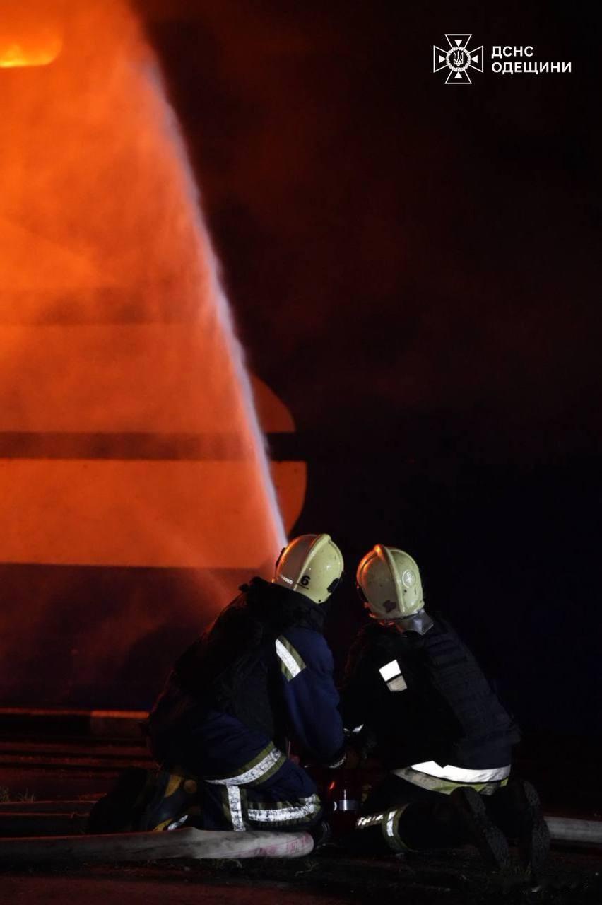 12月12日，俄军对乌克兰敖德萨地区发动了导弹袭击，而前一天夜里，敖德萨的能源设