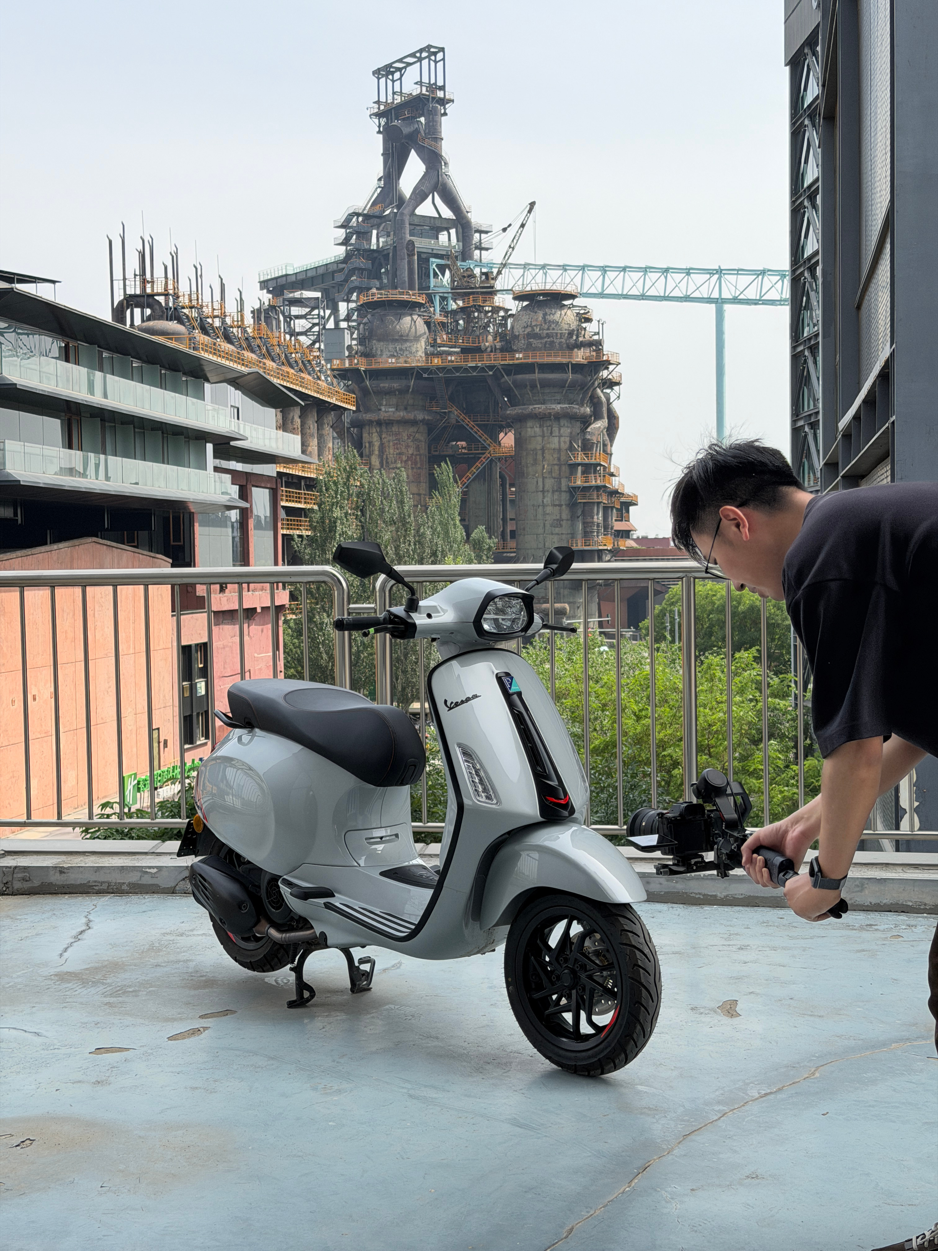 今天拍摩托车！全新一代Vespa Sprint Tech 180 北京·首钢工业