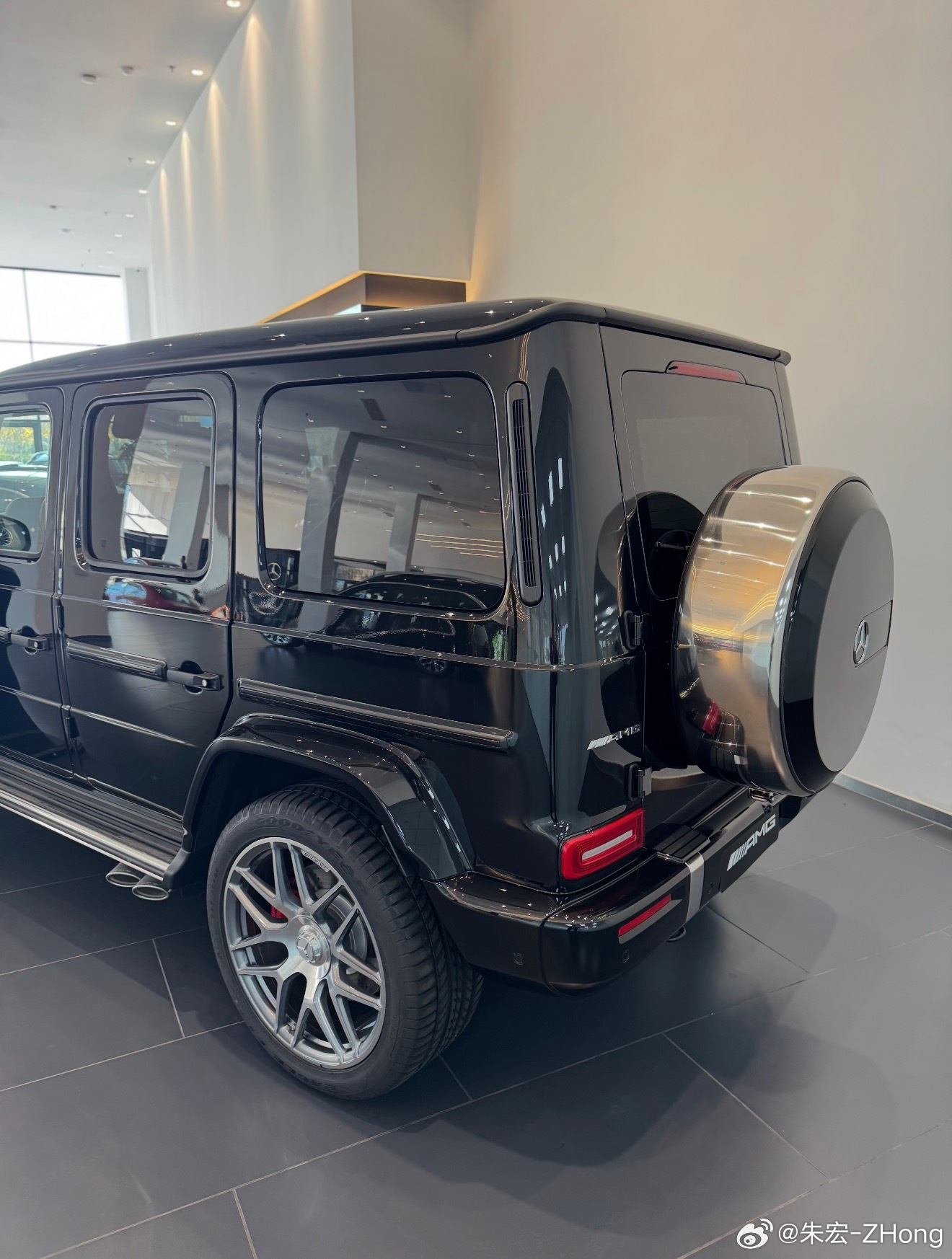 奔驰G63  黑黑A22动态组建 5700024年生产的老库存…目前加价7.8万