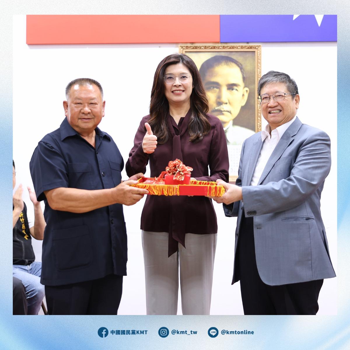 郑丽文这一出手就彻底平定了新竹县长参选人初选时的风波，在4月29日，郑丽文宣布由