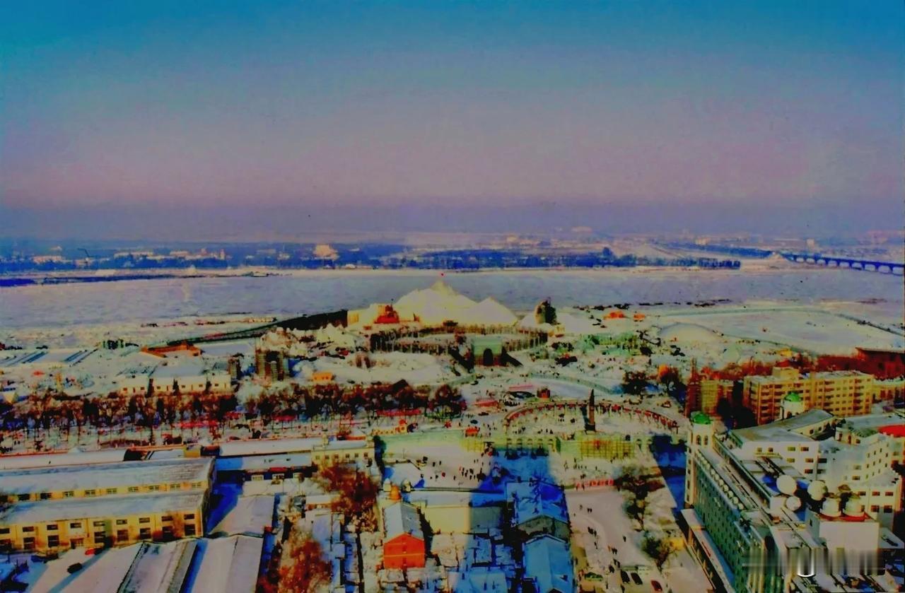 2000年至2001年冬季哈尔滨市第二届冰雪大世界全景