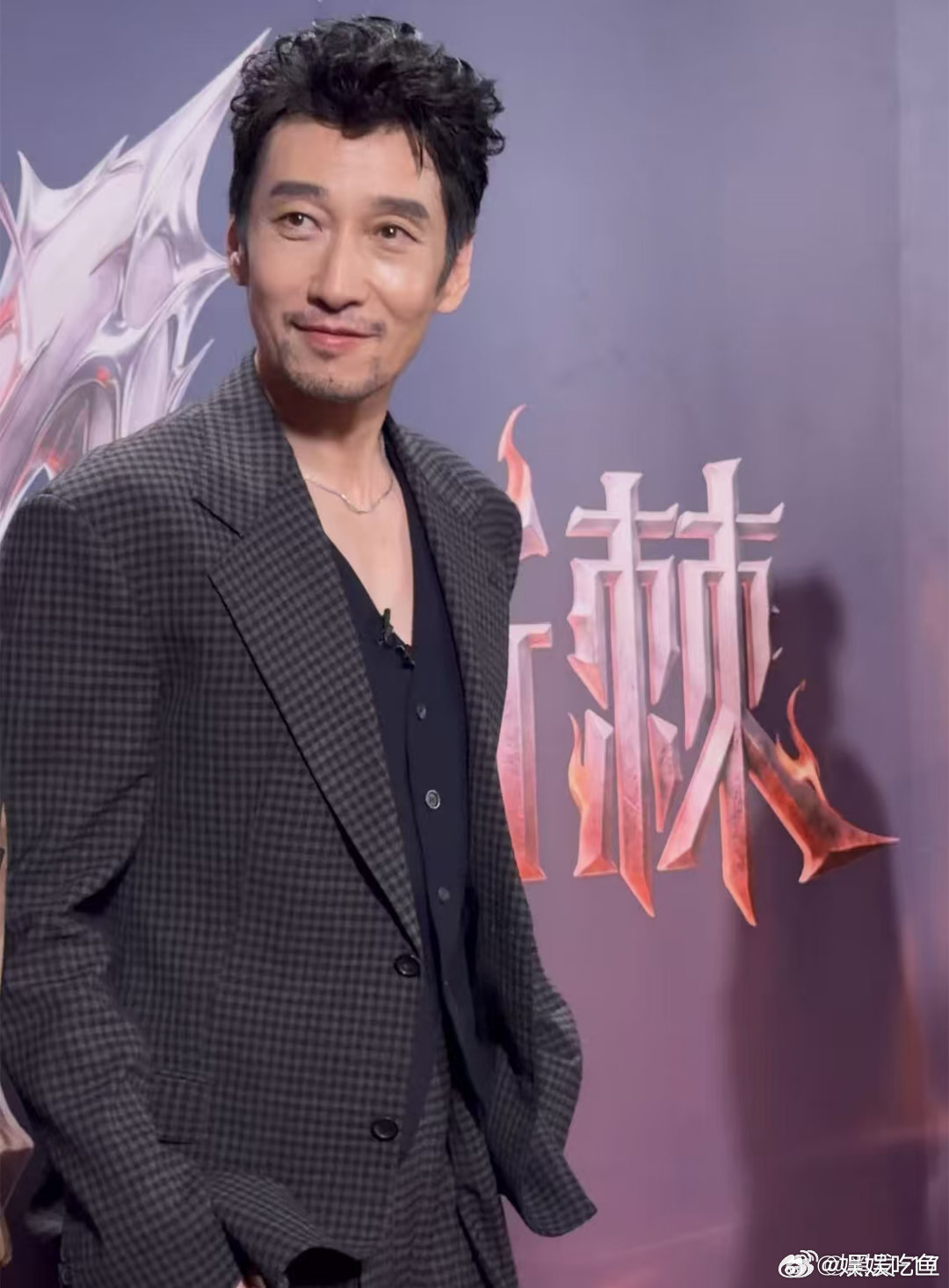 满江初舞台好高级被满江帅到了 满江这初舞台的灯光和音乐配合得太完美了，每一秒都透