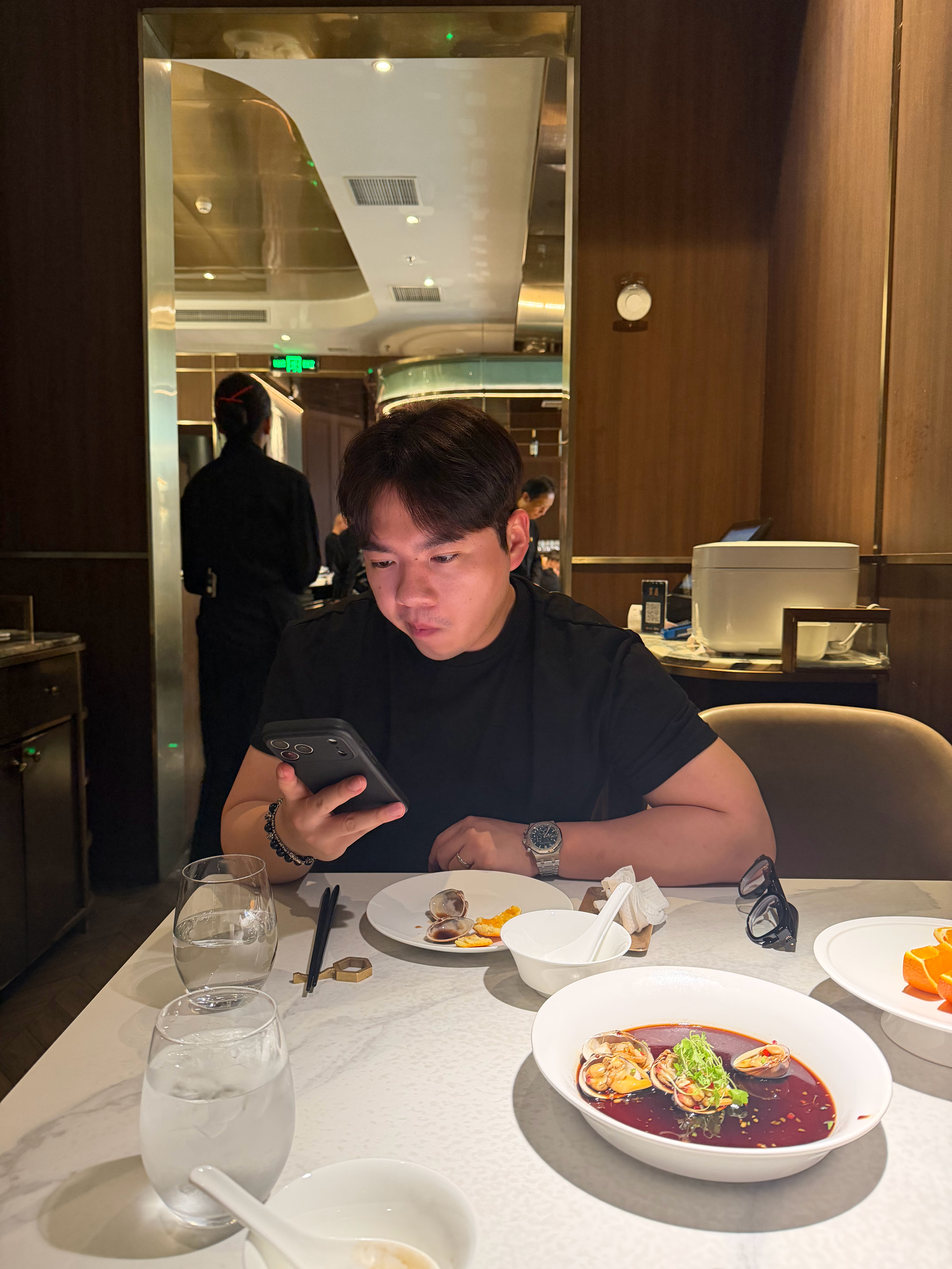 中午必须请腊肠哥吃顿好的 
