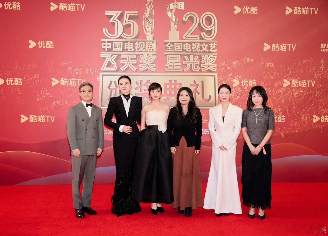 宋佳首位同一角色大满贯女演员围观下啦，宋佳首位同一角色大满贯女演员，恭喜恭喜啦！