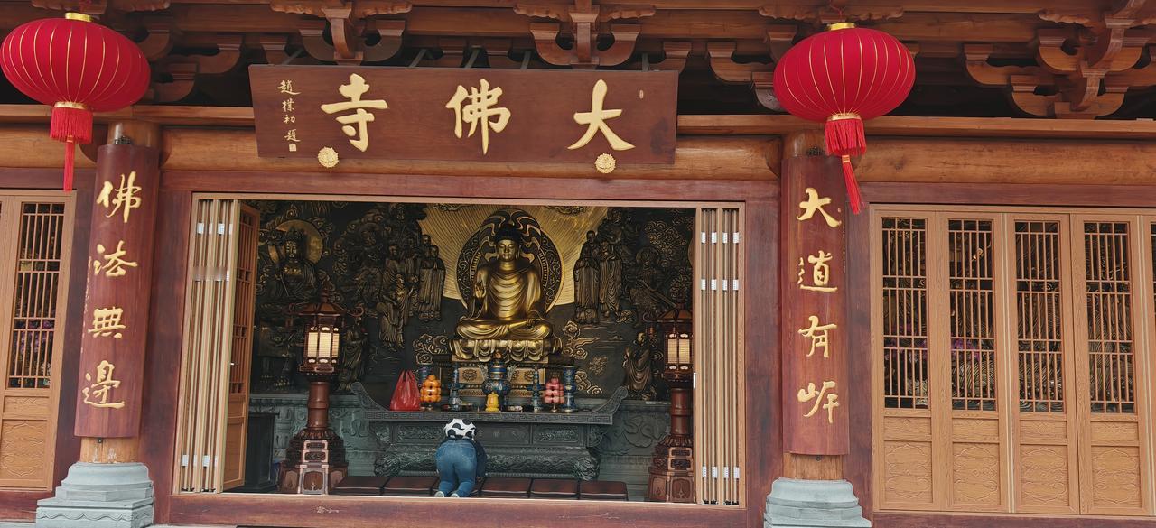 近几年，寺院在不断新建、扩建，寺院规模越来越大，越来越金碧辉煌，为了寺院的发展，