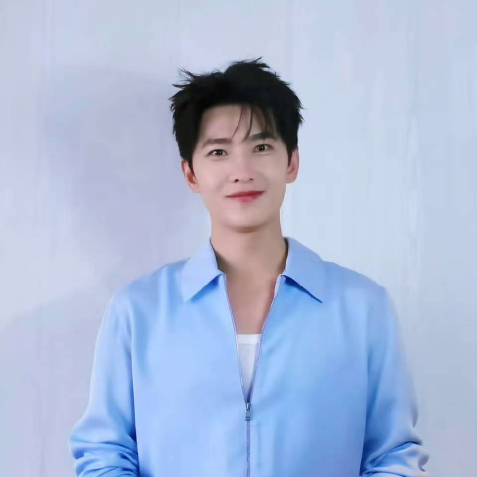 杨洋脸在江山在 杨洋的脸就是颜值天花板，从小帅到大无死角，不同风格轻松演绎，江山