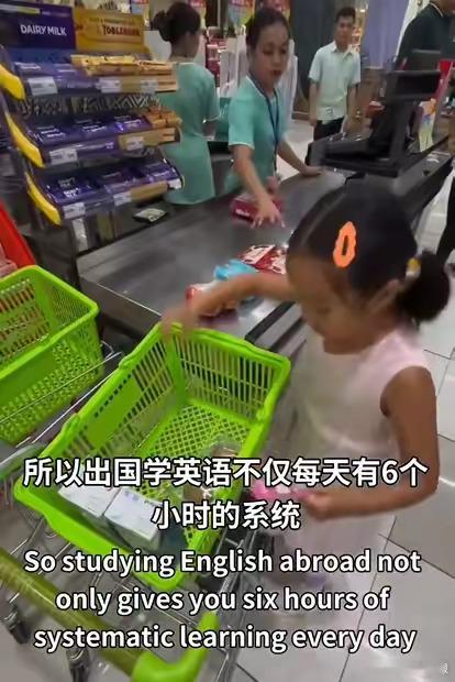 某宝妈带着自己的三个孩子去菲律宾学英语……因为她觉得菲律宾以前是美国的殖民地，英