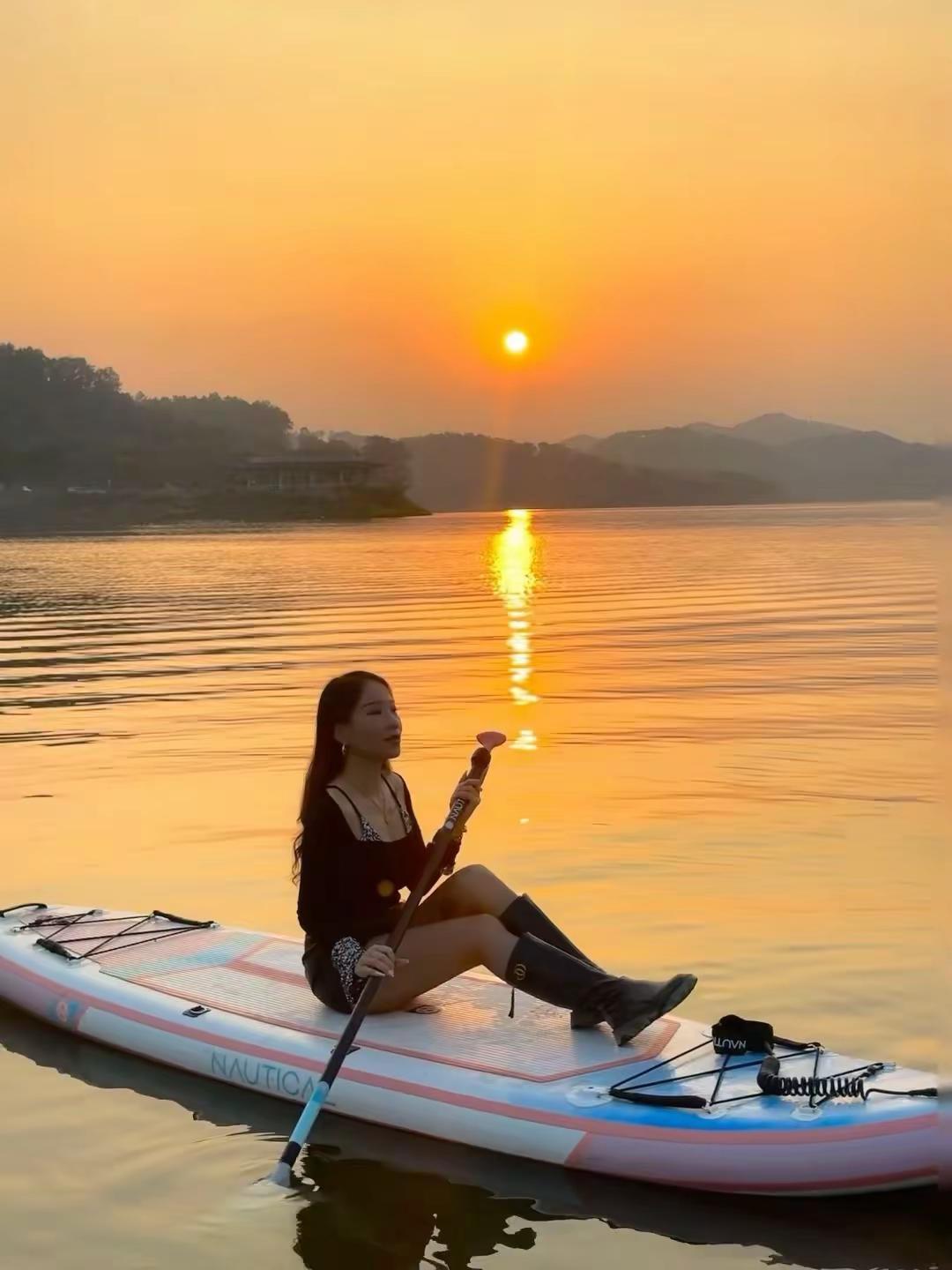 不是没有与人相处的能力，只是没有逢场作戏的兴趣