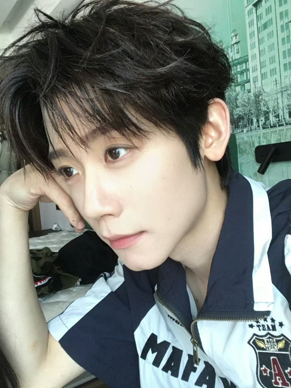 李卿 lq李卿 “在风华正茂的年纪遇见了你这束最温柔的光” 𝓘𝓃 𝓉 𝓸