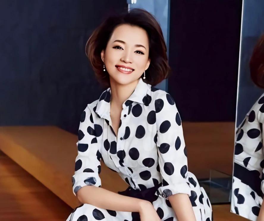 还是钱的威力大，密春雷许诺给董卿6个亿的钱，这6个亿堆在董卿面前，那可是一座大山