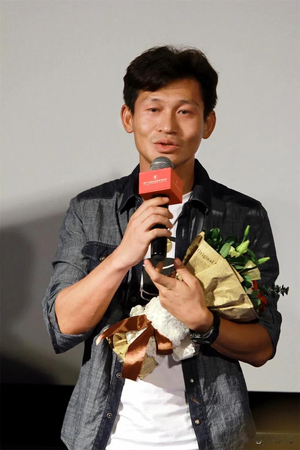 著名影视演员，金牌反派，余皑磊说：我从小生活在贵州乡下，我们家祖祖辈辈都生活在那