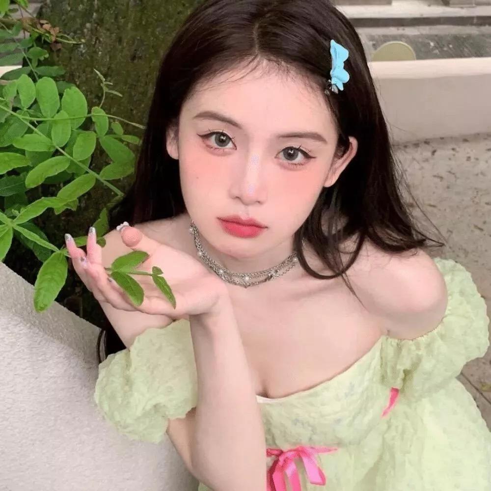 元气少女，绿裙飘飘，自然清新，美丽动人。阳光白裙少女 温柔白裙少女 白裙少女感 