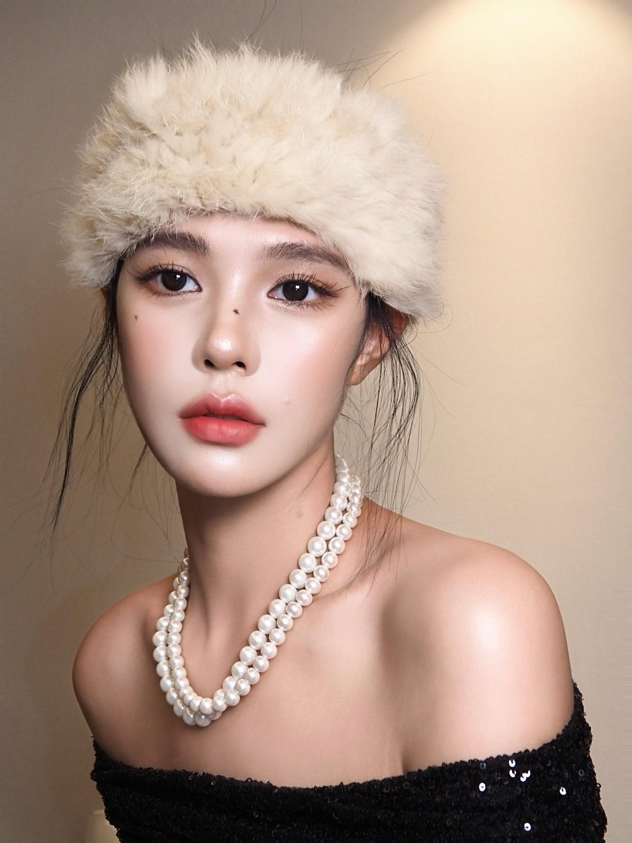 抱了咪猫才能出门的女人