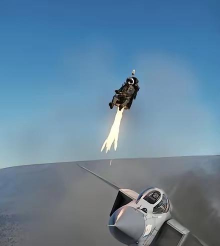 为何飞行员跳伞后就不能射杀？即使在战场杀红了眼，也不能杀飞行员，因为日本试过了，