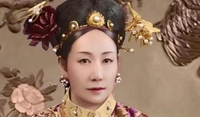 1878年，慈禧得了一场怪病，宫里的太医想尽各种办法都没有医好。岂料一位宫女提议