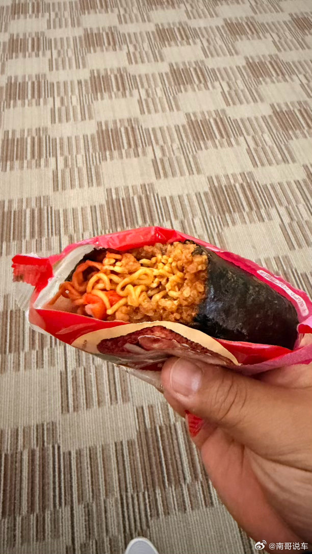 忙活一天吃个饭团今年还是那个选择  休养生息 