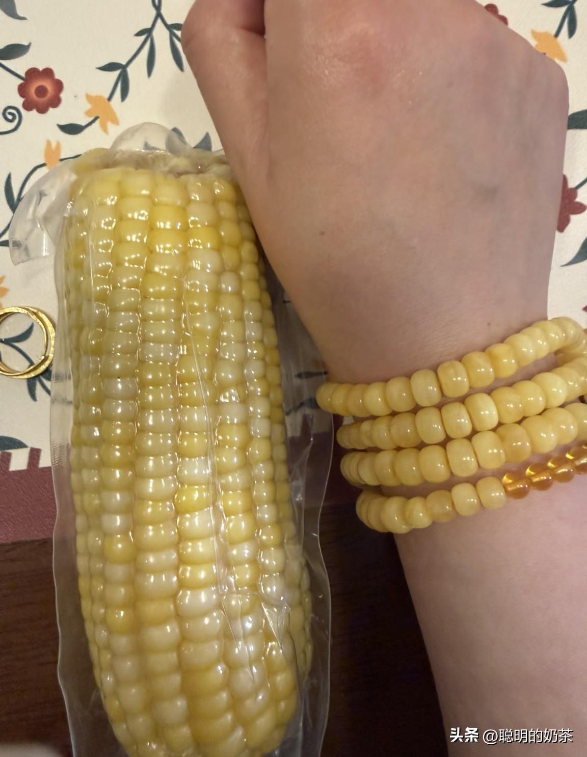 看着我刚刚花了好几千的手串，陷入了沉思……