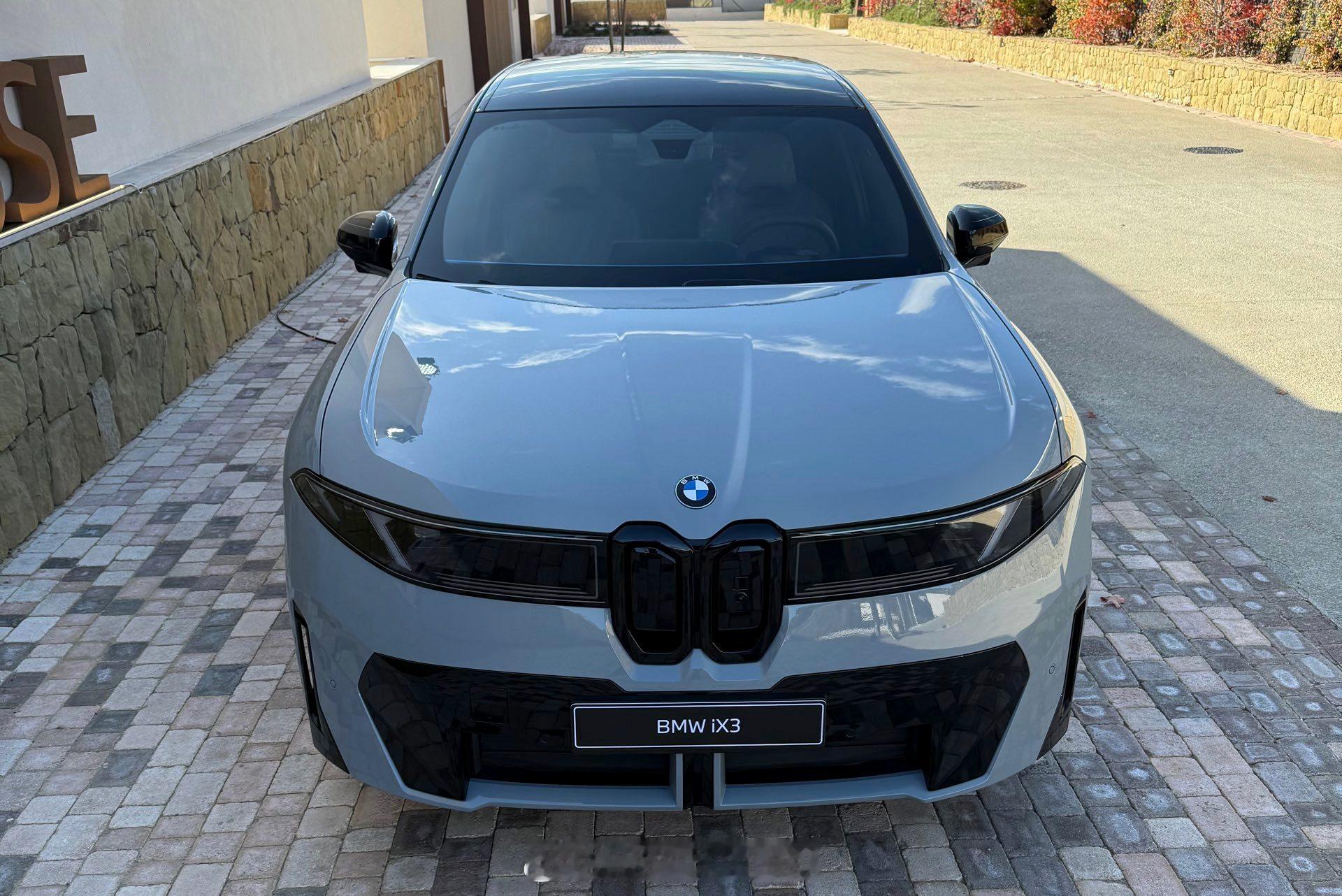 NA5 iX3，布鲁克林灰