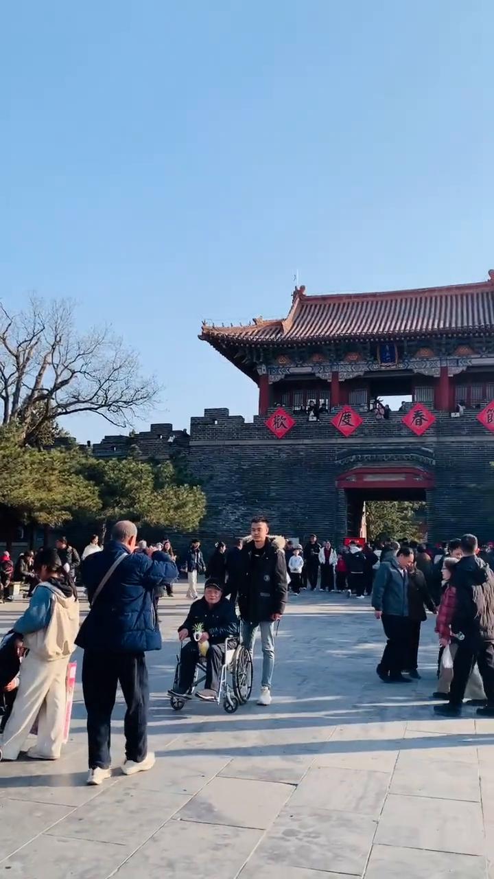 逛庙会，开地方的特产，它商业。