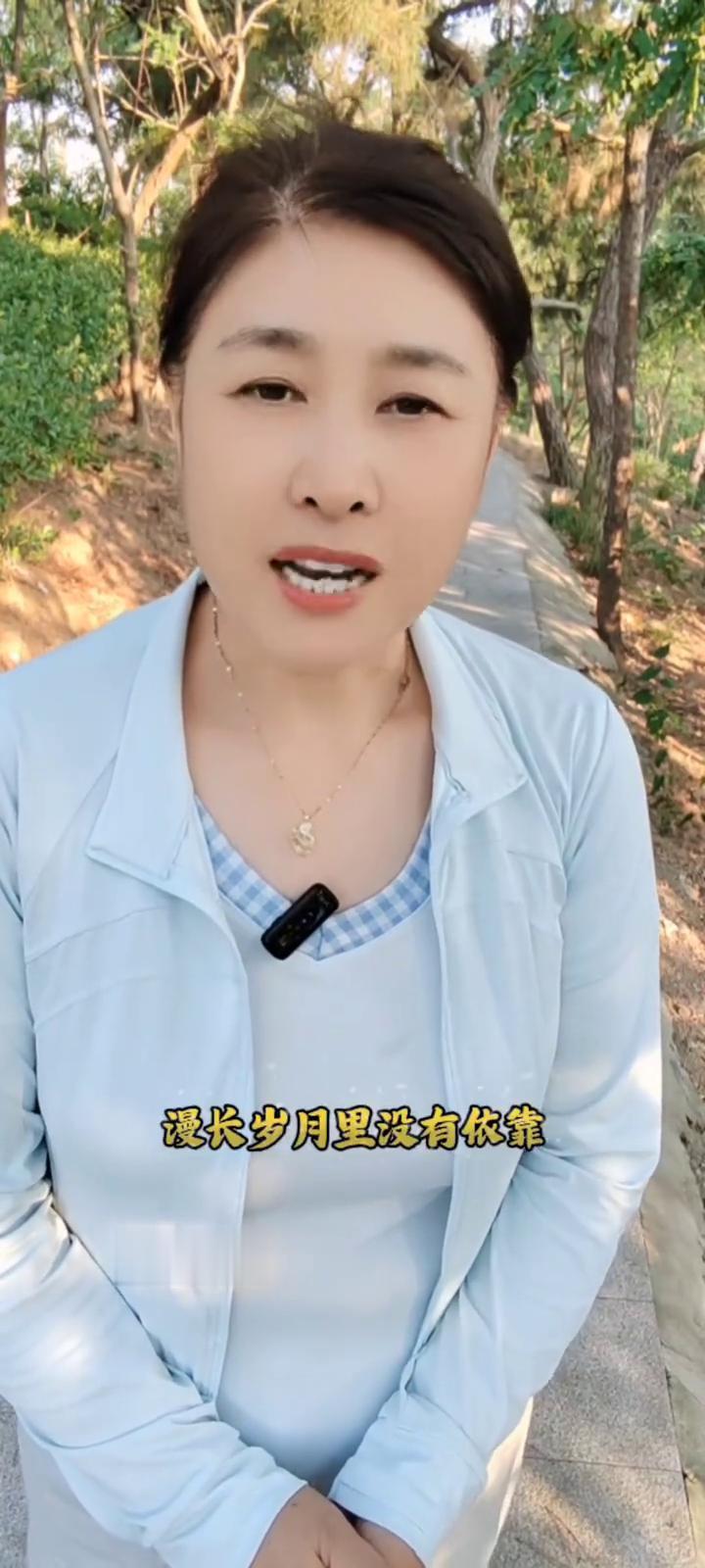 单枪匹马闯生活，你自己就是最稳的靠山。
老朋友，没有背景和高学历的你凭着一腔热血