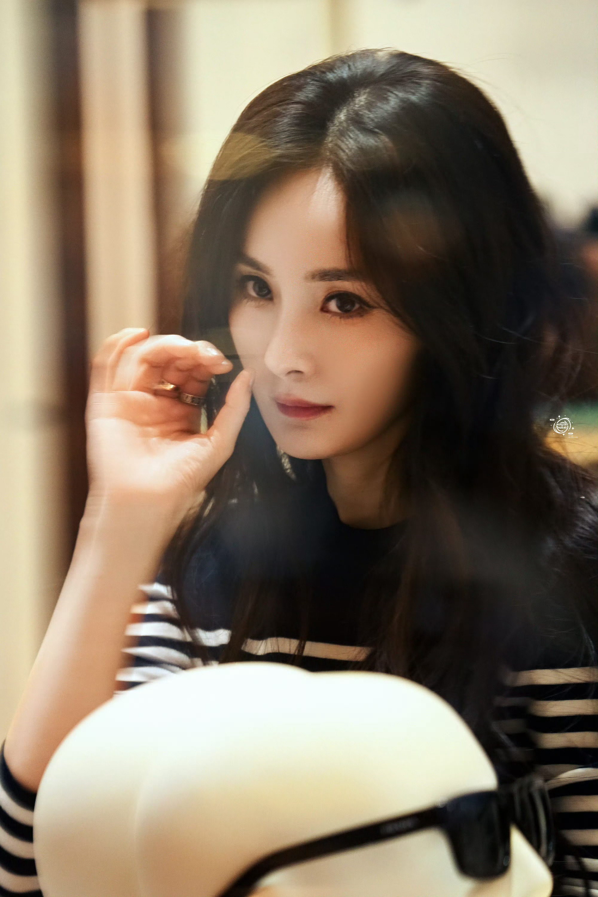 杨幂米兰站姐出图杨幂异国街拍 杨幂米兰站姐出图，美绝了杨幂