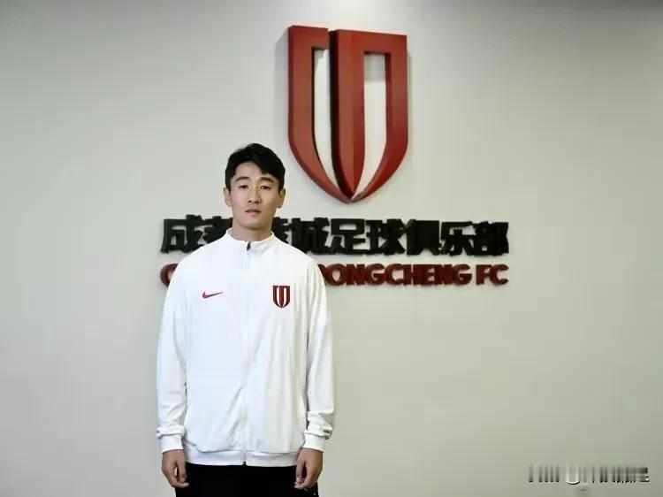 韦世豪谈加盟成都蓉城的4个原因：
1.成都俱乐部老总第一时间亲自来跟我见面，其他