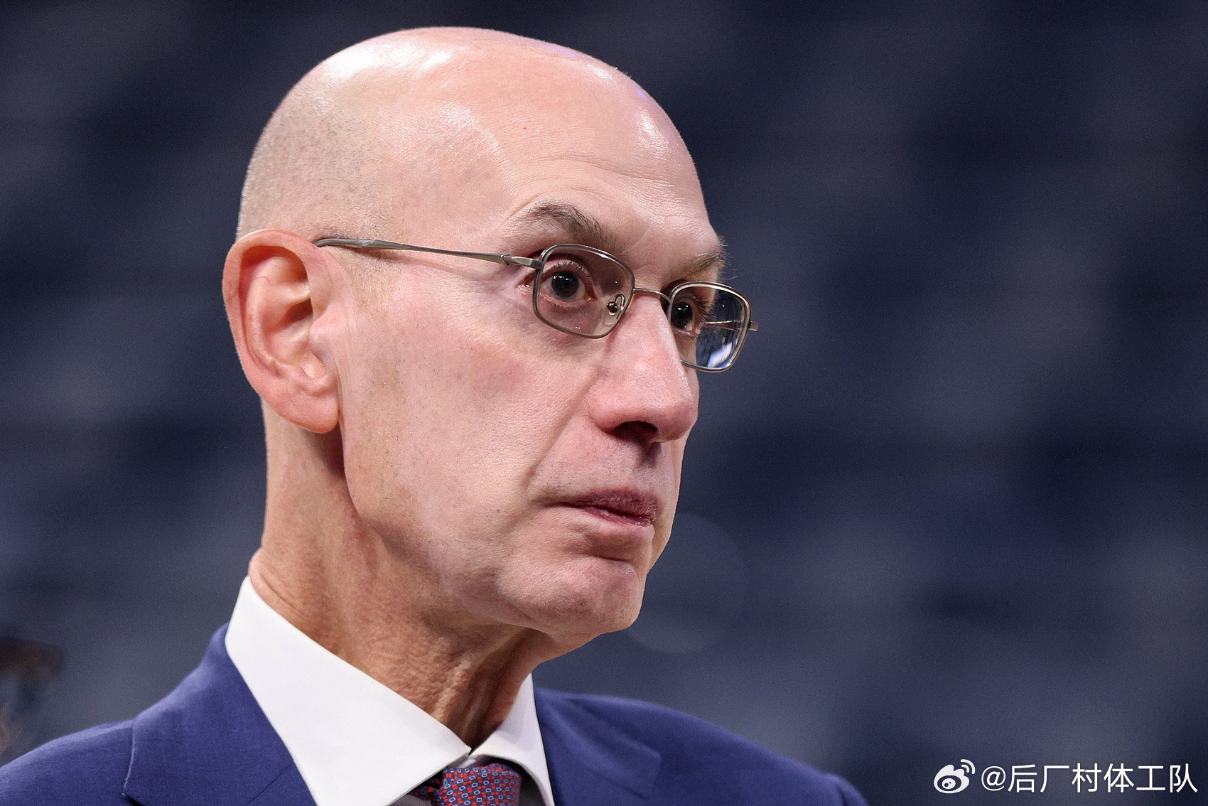 NBA下赛季工资帽  据名记Shams报道，NBA已通知联盟各队，预计2026-