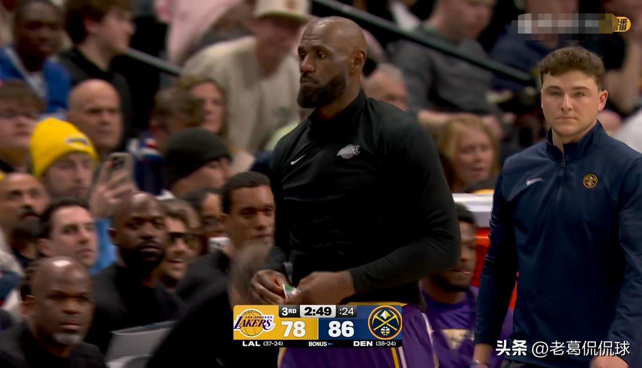 湖人巨星詹姆斯真是太能自吹自擂了！在今天湖人客场以113：120输给掘金的赛后采