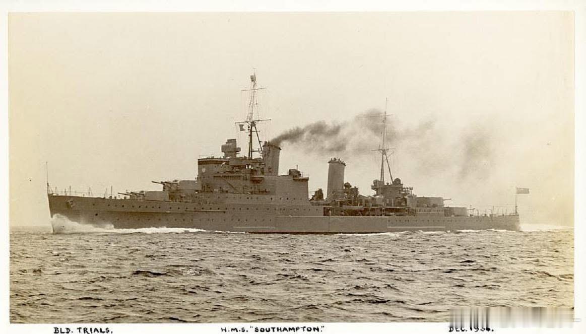 正在进行试航的皇家海军南安普顿号轻巡洋舰（图1）摄于1936年12月；图2则是谢