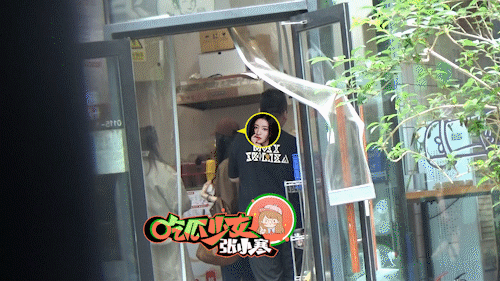 王楚然陪助理摊煎饼王楚然私下和荧幕上的形象反差也太大了[偷笑]和助理街头摊煎饼好