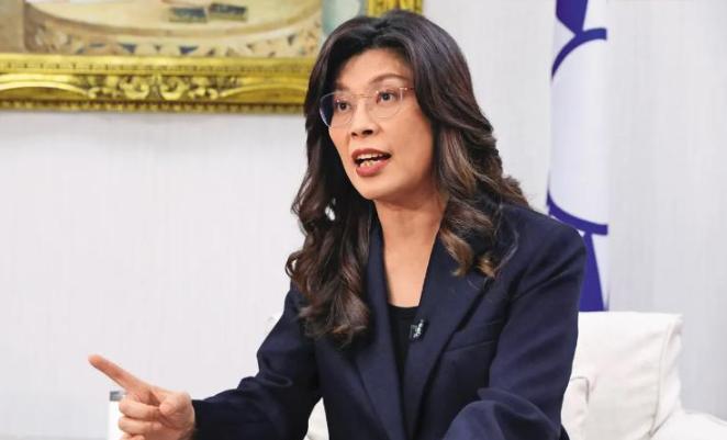 刚刚！台海突现两种危险信号  

日本首相高市早苗刚把“台湾有事”绑上“存亡危机