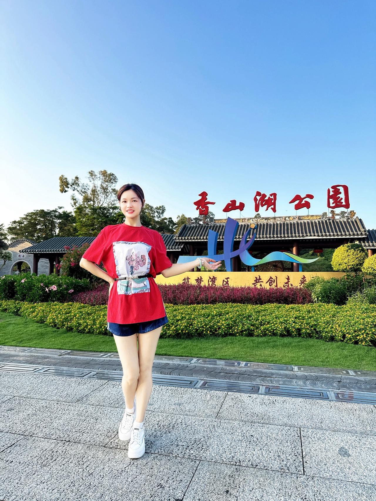 中国🇨🇳红，看到这个色彩，总是让人充满了热情与无限的向往。想要心情明媚的时候
