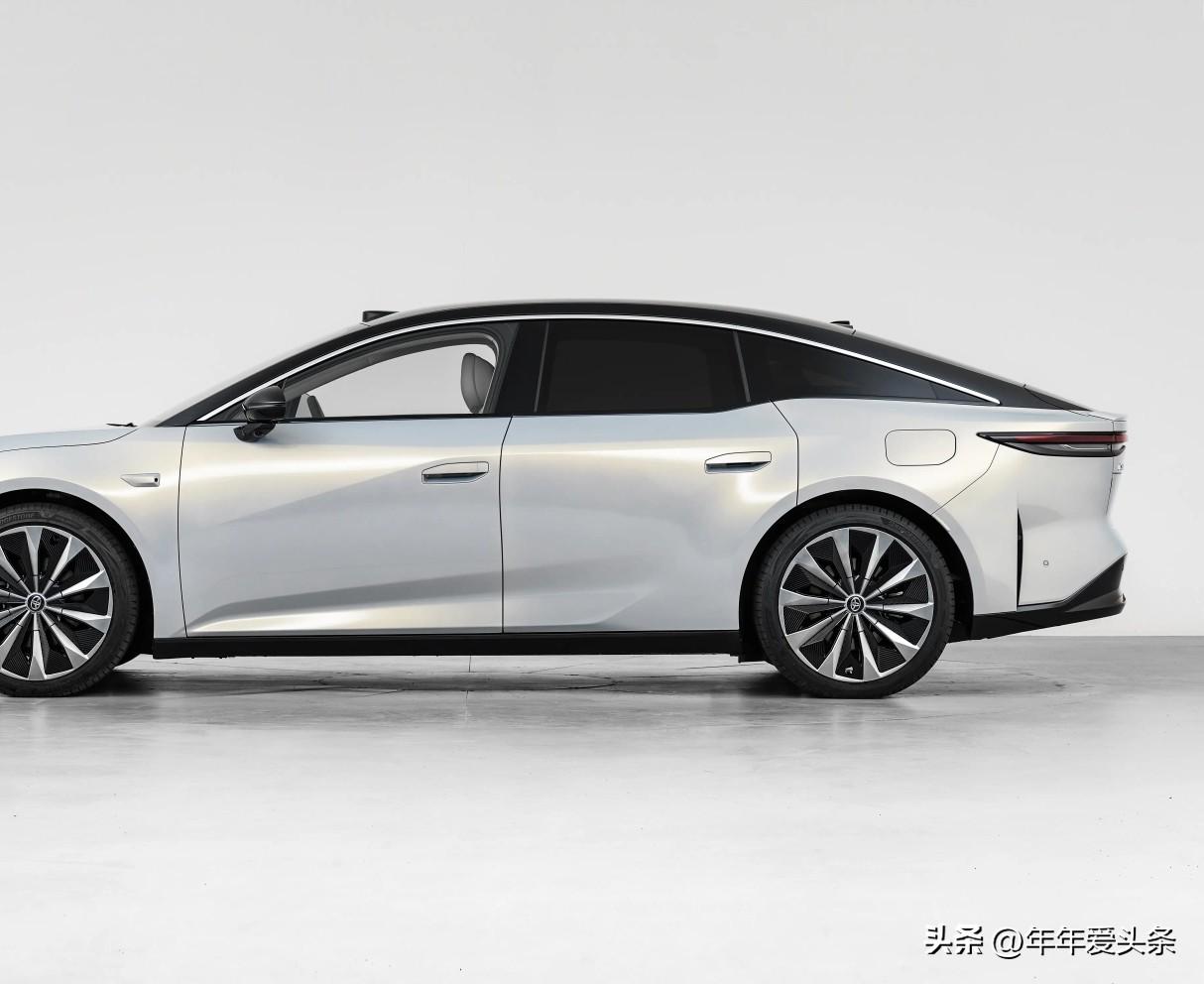 我们普通百姓选车，别整那些虚的。第一要义就是：省心、耐用、空间大。毕竟天天进城代