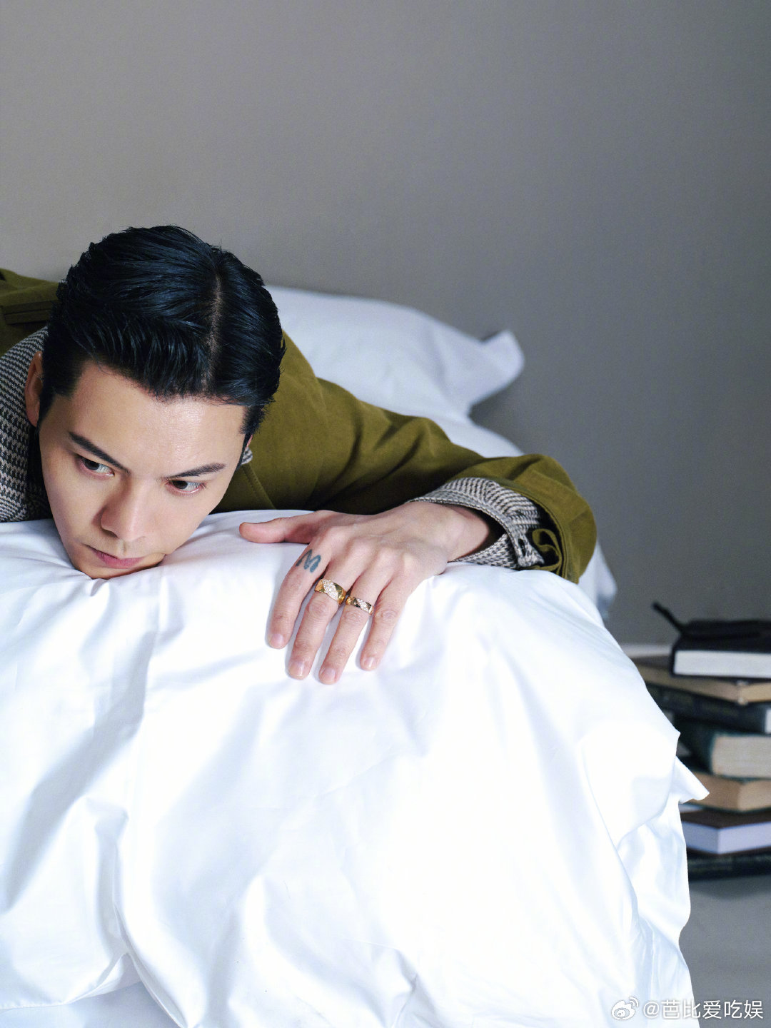 陈伟霆终于演医生了 坐等陈伟霆新剧上线！《爱情慢慢》王志诚白天医者仁心，夜晚暗流